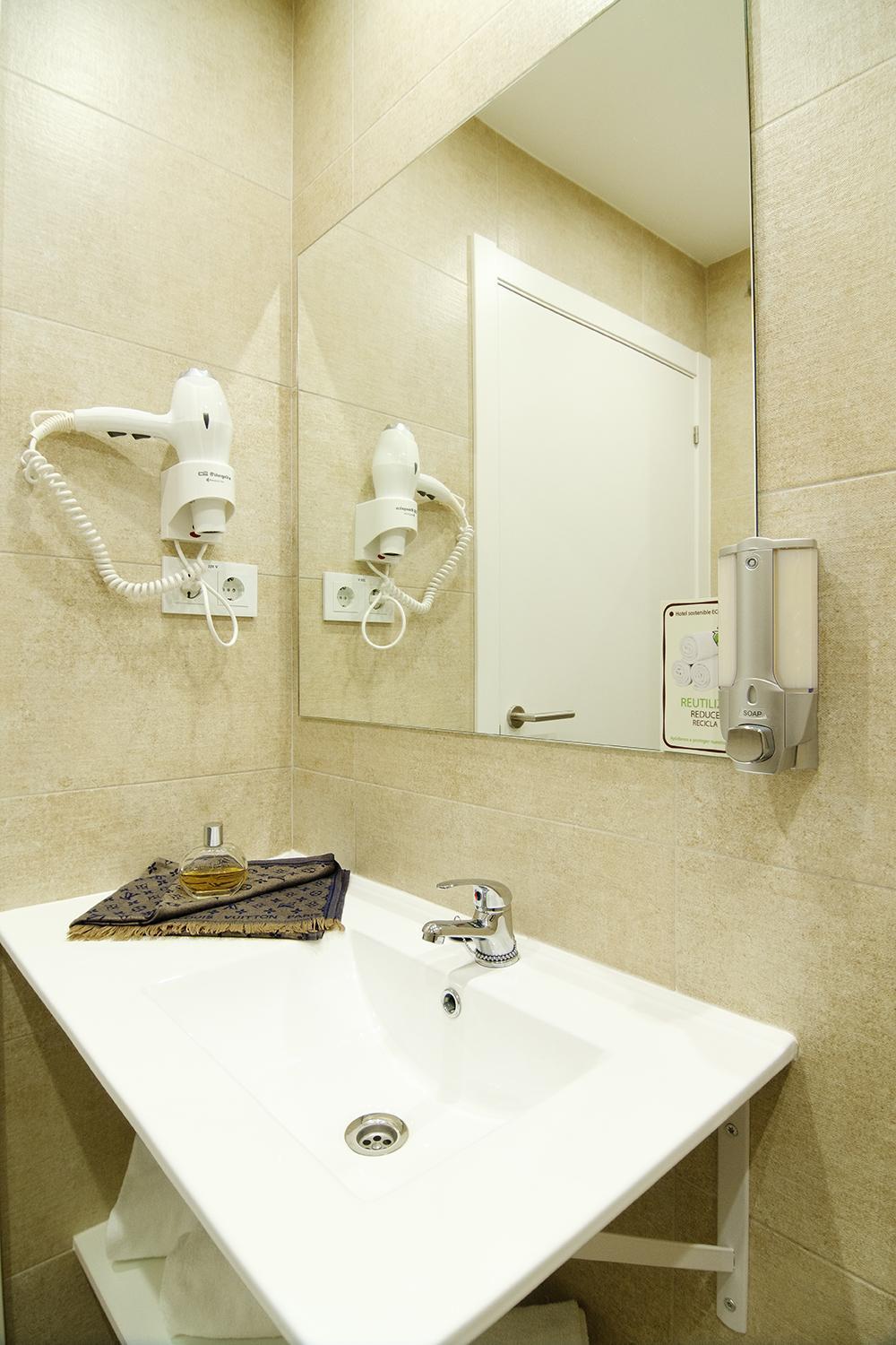 מדריד Hotel Bestprice Alegria מראה חיצוני תמונה